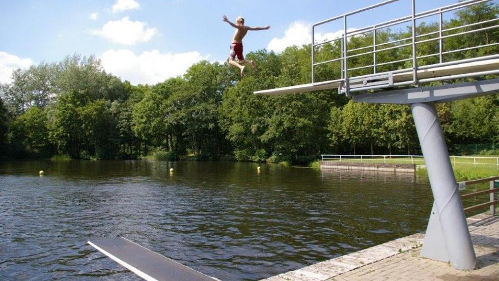 Natural swimming pool in the Bekow with diving tower, © Stadt Hagenow Natural swimming pool in the Bekow with diving tower, © Stadt Hagenow