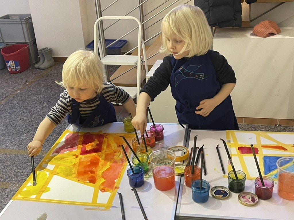 Kinderen schilderen met aquarel // &copy; Ute Laux