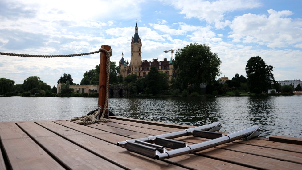 Bewonder het prachtige kasteel in Schwerin vanaf de waterkant // © MV-T/S. H. Witzel Bewonder het prachtige kasteel in Schwerin vanaf de waterkant // © MV-T/S. H. Witzel