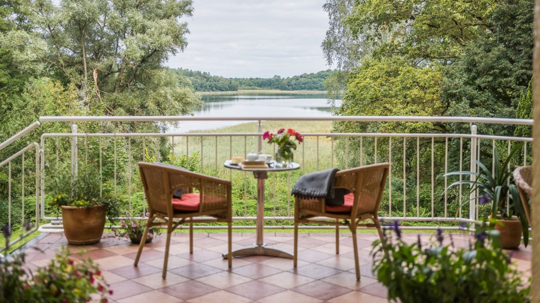 Widok na jezioro z tarasu, © C. Heiser