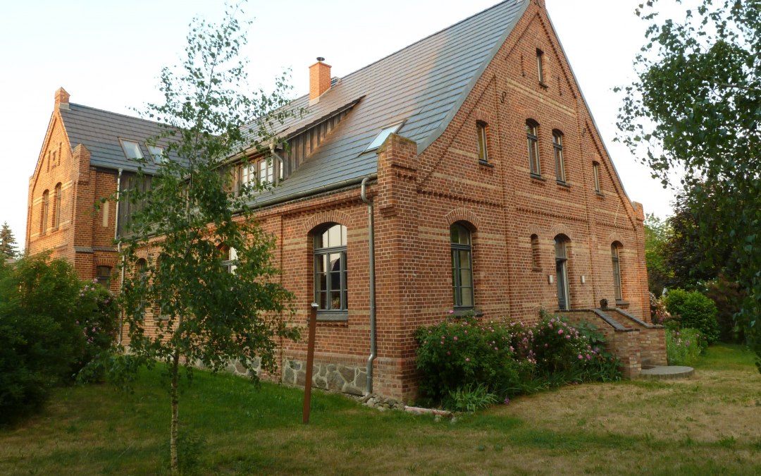 Widok dworu Altbauhof z zewnątrz, © Gutshaus Altbauhof