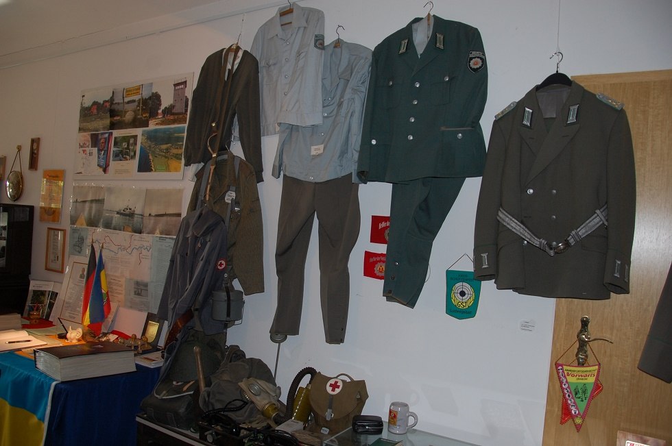 De tentoonstelling toont originele uniformen van de controleorganen en de grenstroepen van de DDR., © Gabriele Skorupski De tentoonstelling toont originele uniformen van de controleorganen en de grenstroepen van de DDR., © Gabriele Skorupski