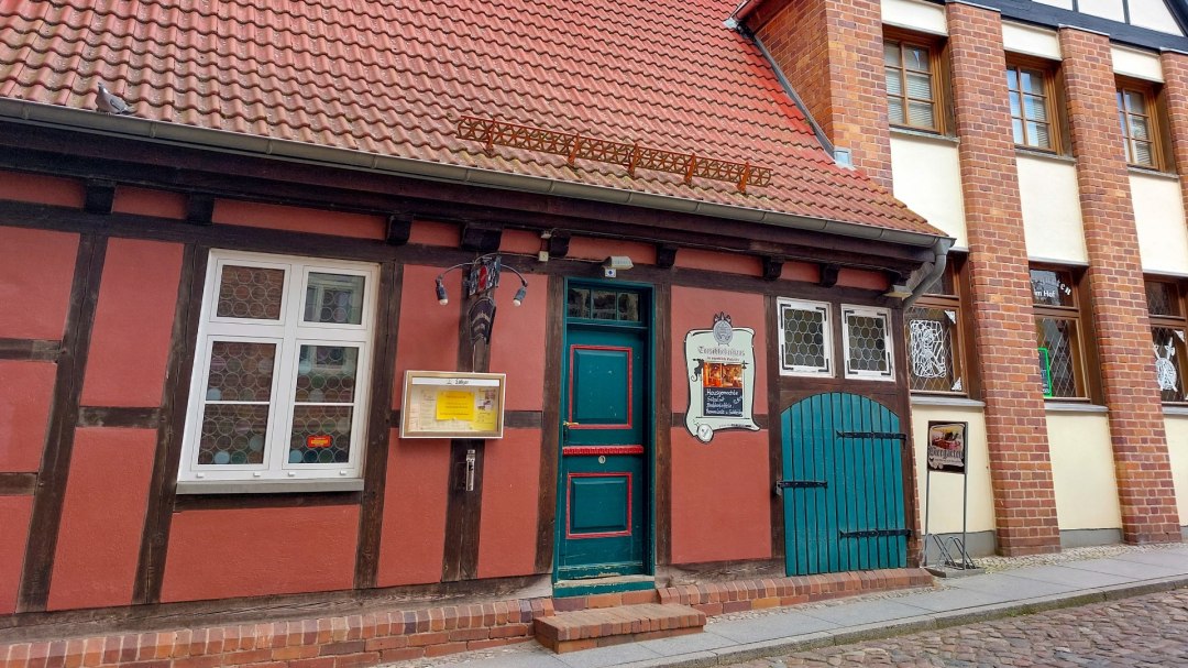 Brama zamykająca dom, © TZ HST