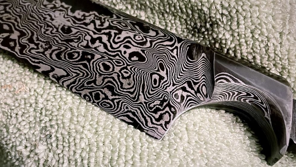 Damascus as an art form. No two knives are the same. The fascination of hundreds of layers of steel, © Richard Lehmann