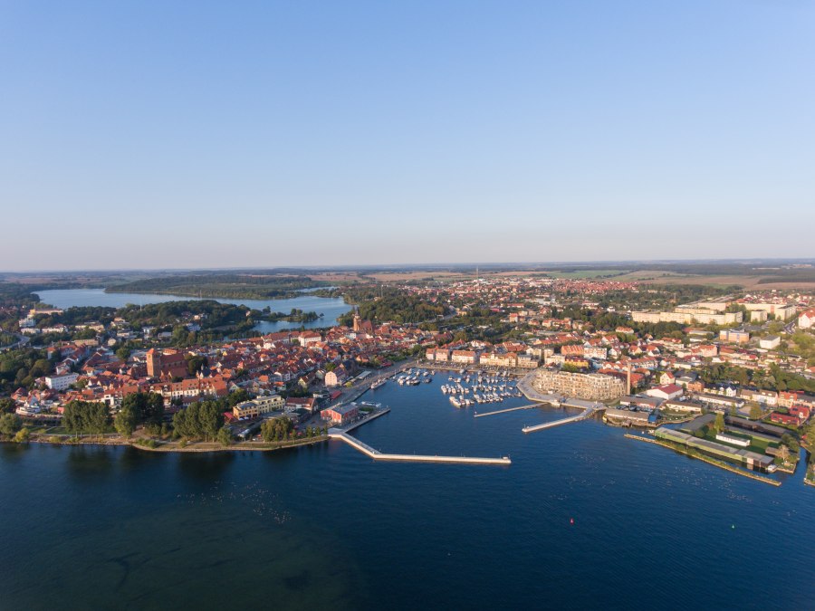 Rezydencja portowa Waren (Müritz) -
Ekskluzywna rezydencja w porcie Waren, © K&K Ferienimmobilien GmbH & Co.KG