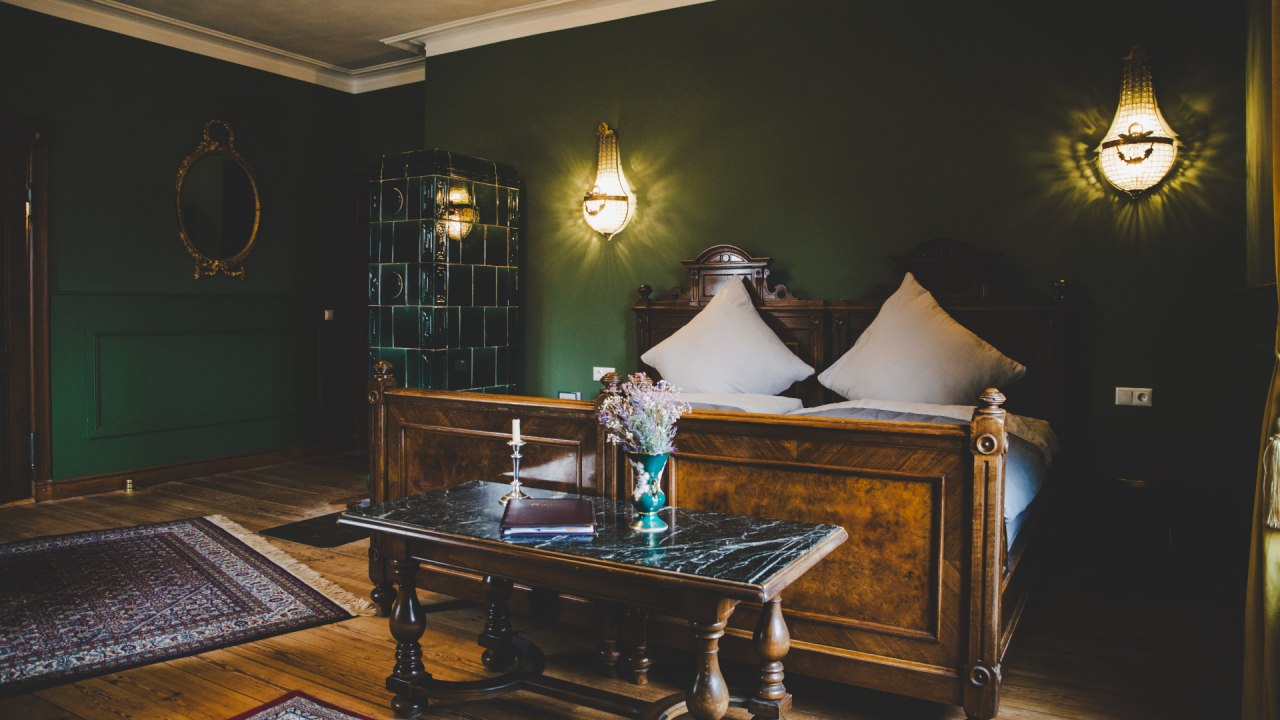 Example: The bedroom in the stately Wilhelm vacation apartment // © Till Kleine-Möller Example: The bedroom in the stately Wilhelm vacation apartment // © Till Kleine-Möller
