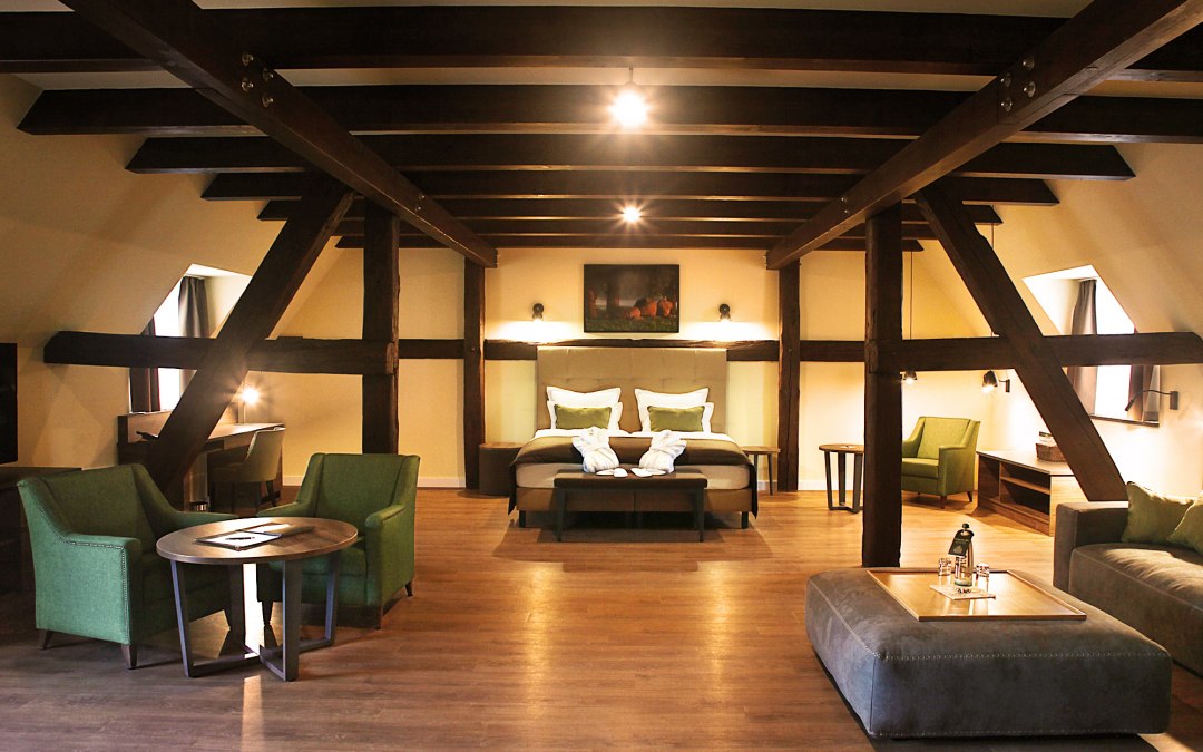 Farmer-Hotel-Basedow_Farmer-Suite_mittiger-Blick-in-die-Suite_2000x1440px_72dpi_web - Kopie, © Farmer Hotel GmbH