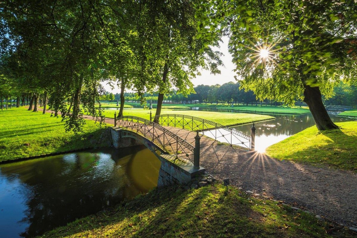 Schwerin Palace Garden invites you for a walk // &copy; SSGK MV / Timm Allrich