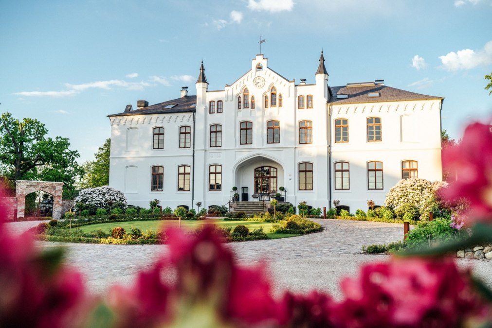 Widok z zewnątrz na piękny dworek, © Gutshaus Klein Kussewitz