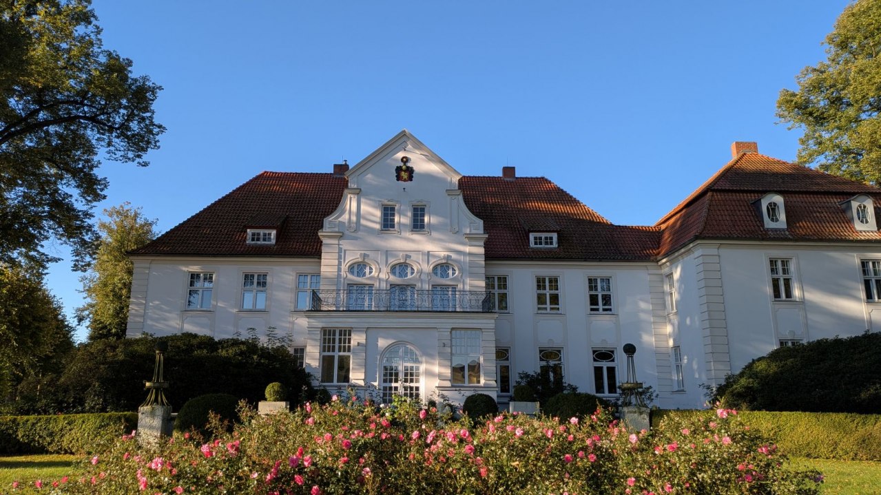 Badow Castle, uitzicht vanaf de dorpskant // © privat Badow Castle, uitzicht vanaf de dorpskant // © privat