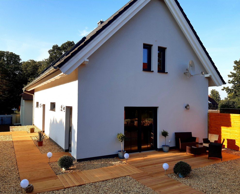 Widok na zewnątrz z tarasem, &copy; Britta Kietzmann