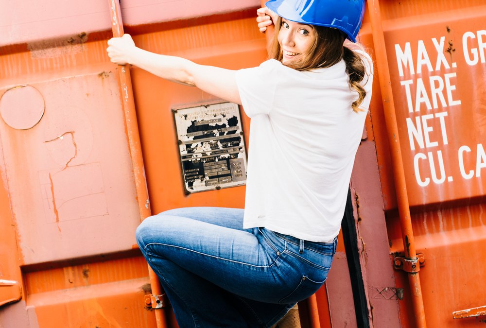 Half-naked-construction-worker-Kirsten-Annika-Lange_Reservix, © Theaterproduktion Lange