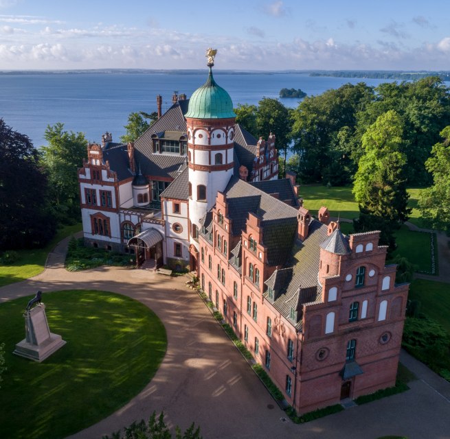 Vogelperspectief van de buitenkant van Kasteel Wiligrad, © SSGK MV / Funkhaus Creative