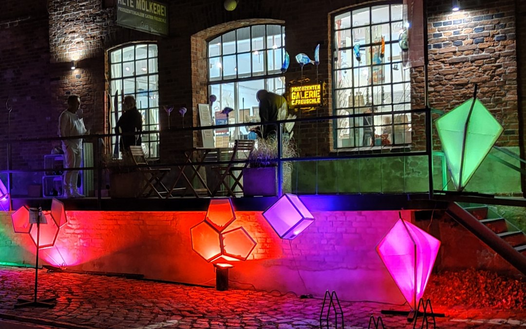 Lichtinstallaties in de oude zuivelfabriek in Klütz, © Janos Freuschle