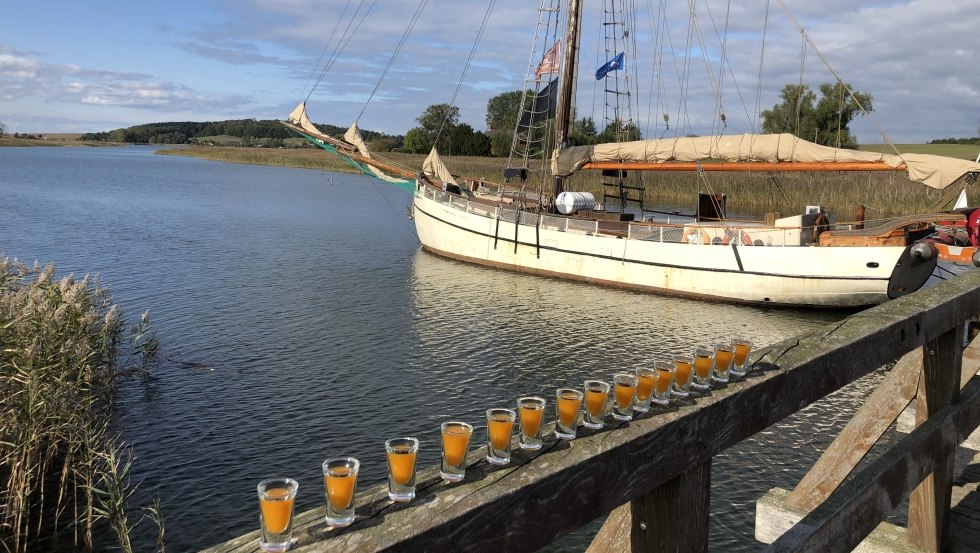 Traditioneel zeilschip bij de brug naar Liddow, © Volker Barthmann