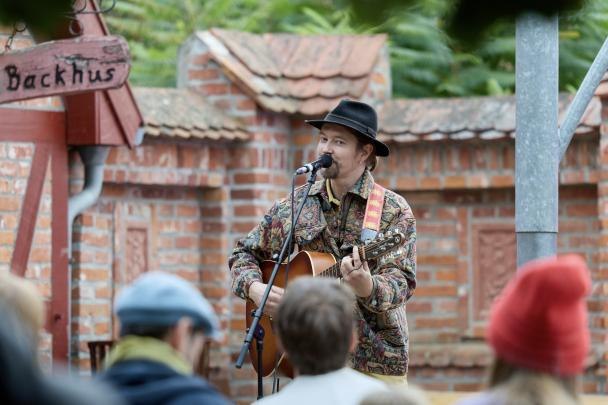 Live muziek op de binnenplaats van het museum // &copy; Oliver Borchert