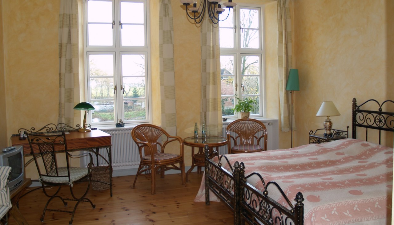 De kamers beloven een rustgevende slaap in de absolute rust van het huis, © Landhaus Schloss Kölzow/Detlef von der Lühe De kamers beloven een rustgevende slaap in de absolute rust van het huis, © Landhaus Schloss Kölzow/Detlef von der Lühe