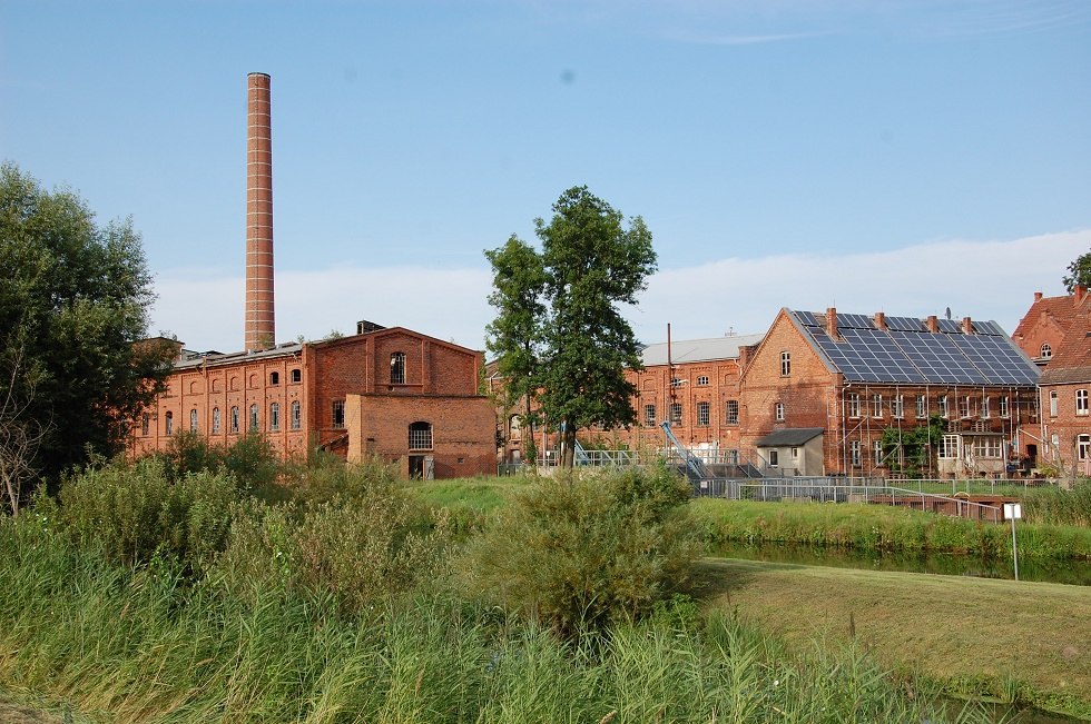 Het terrein van de oude papierfabriek ligt direct aan de Elde., &copy; Gabriele Skorupski
