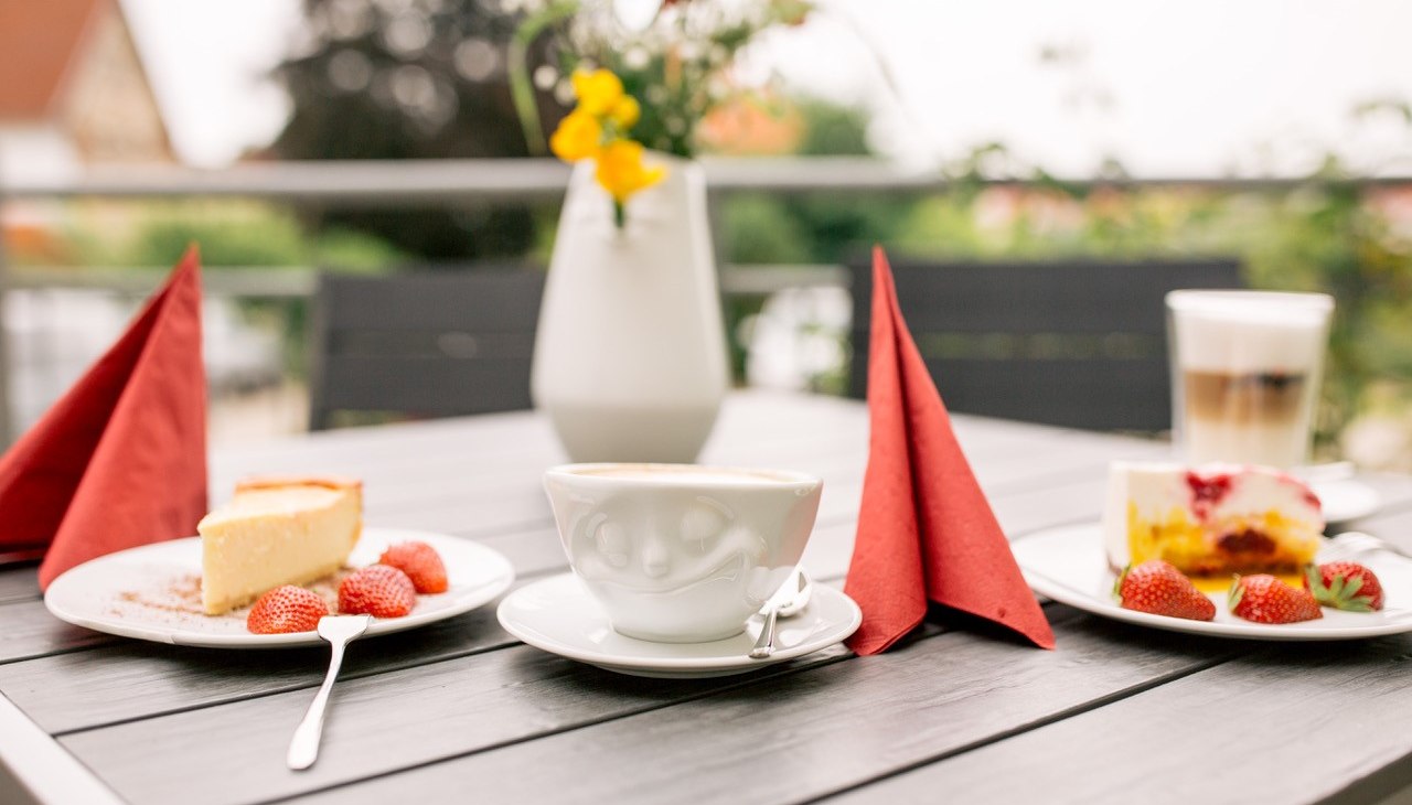 Terrace and lounge WeinDepot Malchow, © Mirko Hesnchler Terrace and lounge WeinDepot Malchow, © Mirko Hesnchler