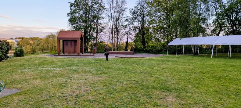 The historically significant Burgplatz in Crivitz, featuring the Peace Bell, serves as an open-air event venue. // &copy; Steffen B&ouml;hme