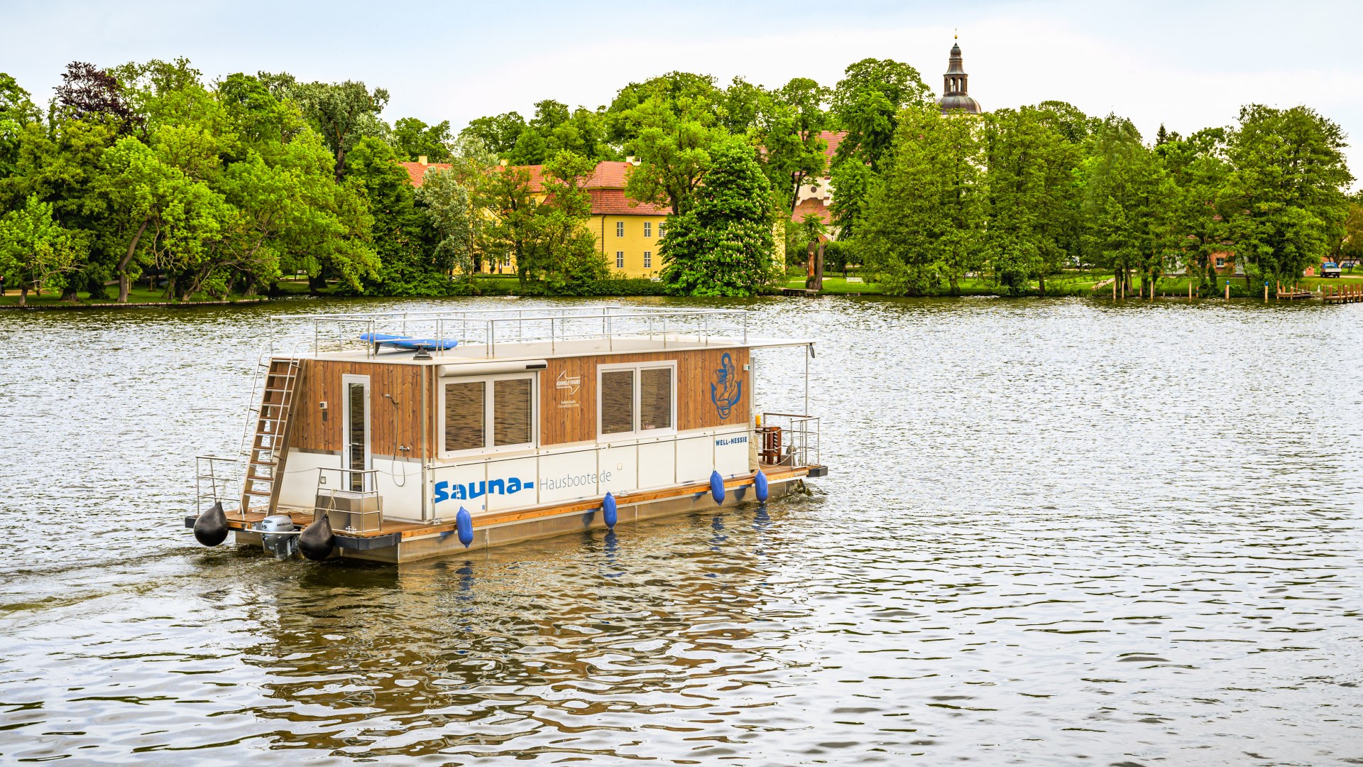 Ga naar Mirow Castle. En maak je geen zorgen, het aanmeermanoeuvre is heel eenvoudig. // &copy; MV-T/Tiemann