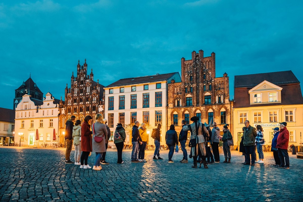 Night Watchman-Led Tour of Greifswald // © Wally Pruß Night Watchman-Led Tour of Greifswald // © Wally Pruß