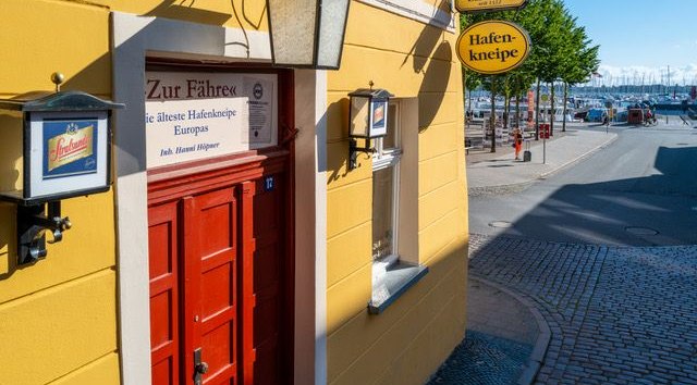 Entrance // &copy; Franziska H&ouml;pner