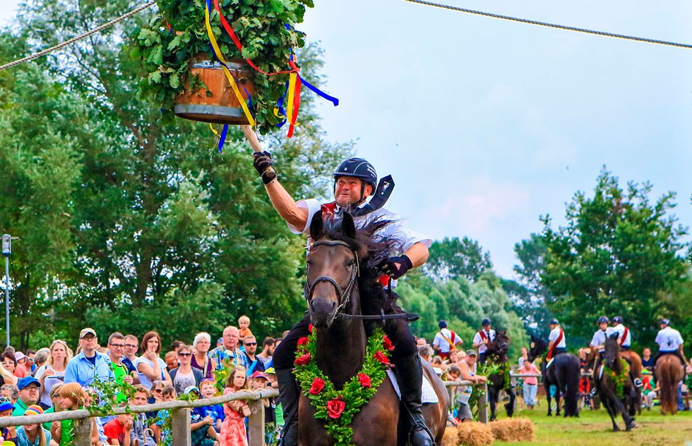 Klockenhagen boei verwijderen, &copy; Freilichtmuseum Klockenhagen