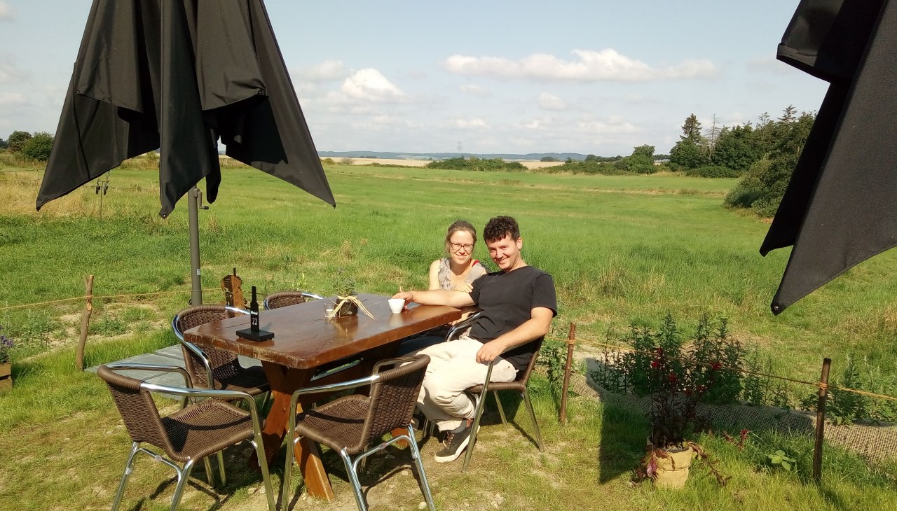 Mirjan i Antje Hornburg-Zeneli na tarasie naszej brasserie, © Märchengarten GbR