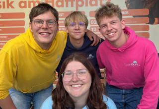 © NepTunes © NepTunes