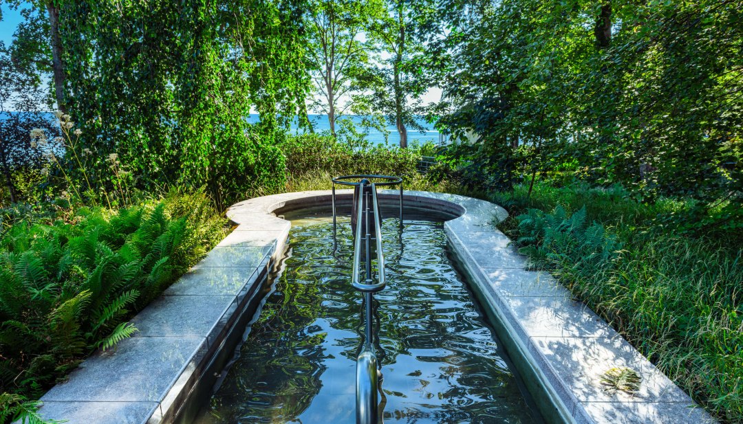 Heerlijk watertrappelen: In dit kneippbad met uitzicht op zee in Göhren op Rügen ontspant ook het oog. // © MV-T/Tiemann Heerlijk watertrappelen: In dit kneippbad met uitzicht op zee in Göhren op Rügen ontspant ook het oog. // © MV-T/Tiemann