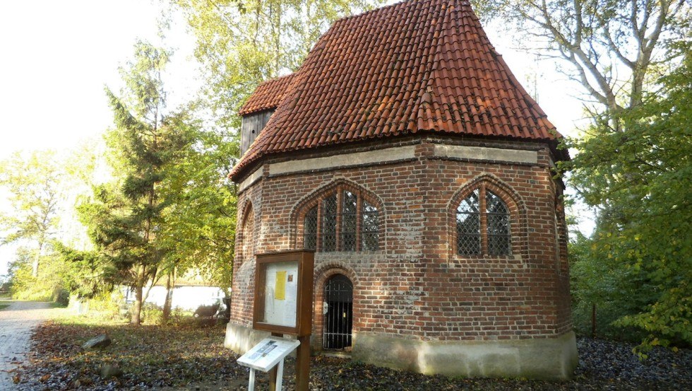 Kaplica Bessin jesienią, © Tourismuszentrale Rügen