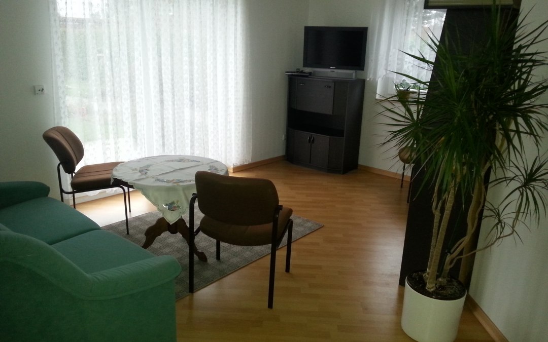 Mieszkanie na parterze przystosowane dla osób niepełnosprawnych, prysznic, zmywarka, grill, kuchenka, mikrofalówka, ekspres do kawy, czajnik, toster itp., © Ferienwohnung Erdgeschoss