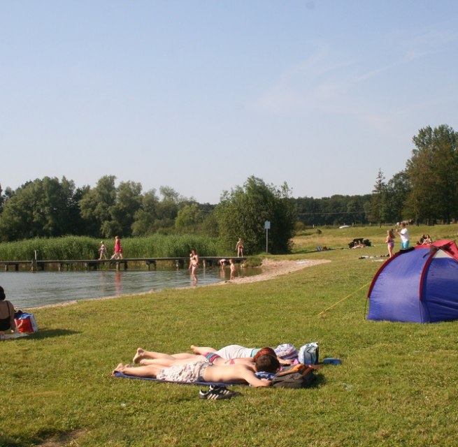 Liegewiese am Strand // &copy; Gemeinde Eixen
