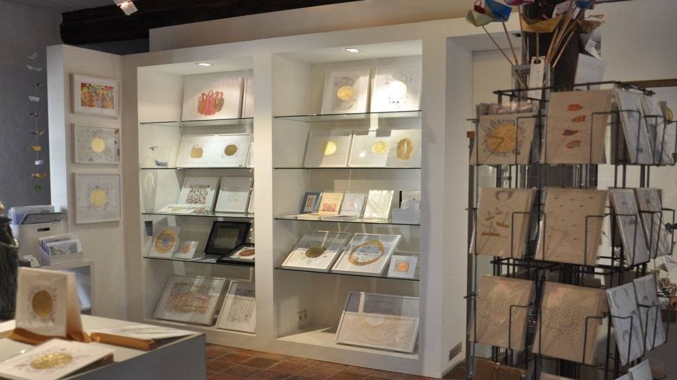 Graphics, poetry and paper jewelry by Amina K. Appelt at FEINART, © Julia Miksch