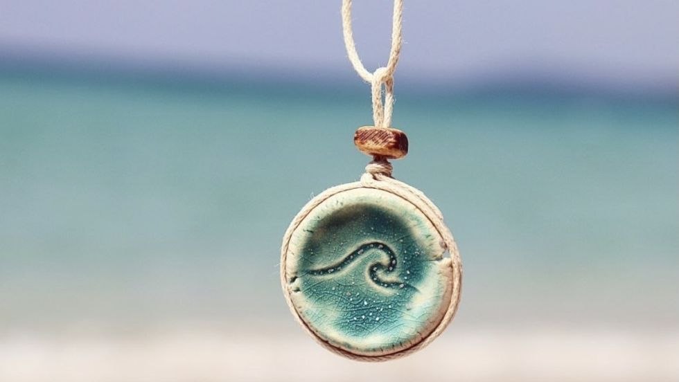 Sieraad van keramiek, &copy; Viva La Mouf