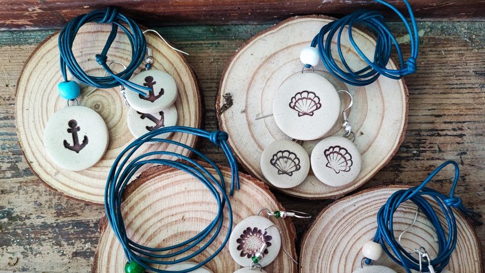 Ceramic jewelry, &copy; Katharina Faust