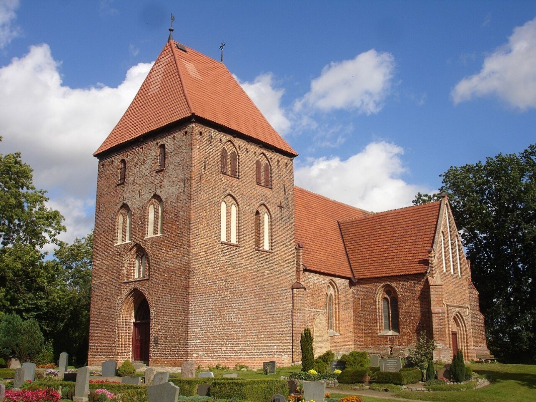 Church in Gro&szlig; Eichsen // &copy; adfc-Schwerin