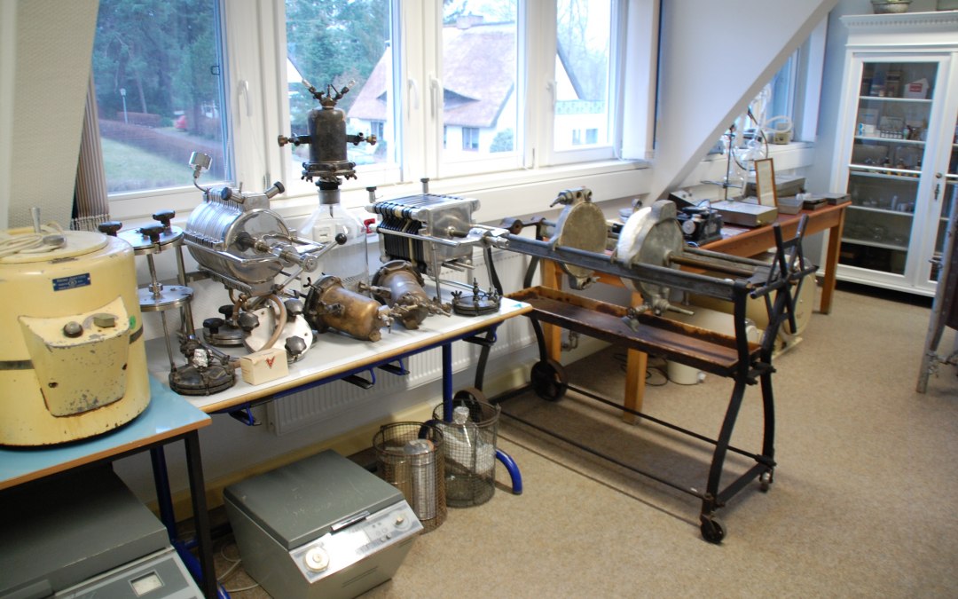 Showroom met technische apparatuur voor de ontwikkeling en productie van veterinaire vaccins, © Franziska Hagen/Verein UNS RIEMS