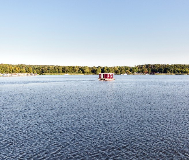 Unendliche Weiten erleben bei einer Fahrt mit dem Floß über den Stolpsee // © TMB-Fotoarchiv/Steffen Lehmann Unendliche Weiten erleben bei einer Fahrt mit dem Floß über den Stolpsee // © TMB-Fotoarchiv/Steffen Lehmann