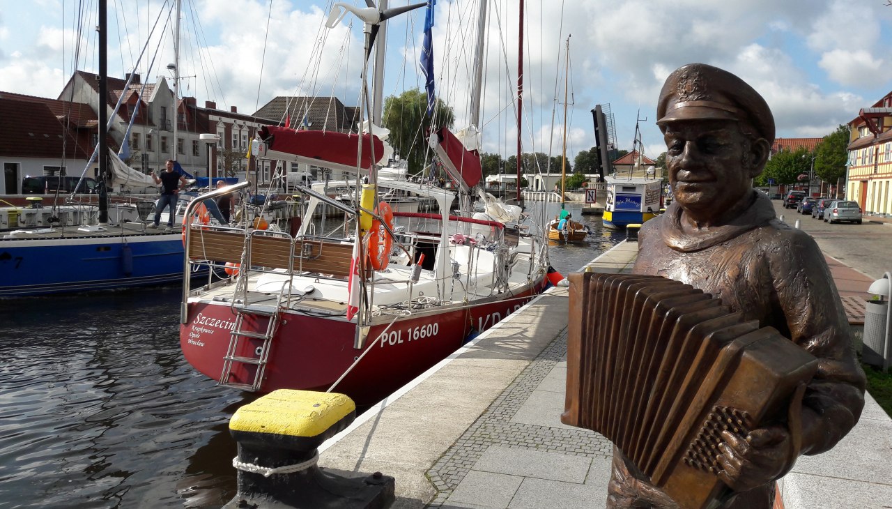 Discover the bronze sculptures along the harbour promenade and in the centre of the seaside resort of Ueckermünde, © Stadt Ueckermünde