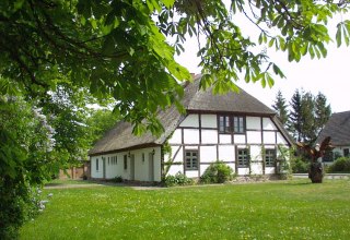 De Alte Ausspanne met de laatste bieten, die via de spoorlijn van de oude bietenspoorlijn naar het station van Tessin werden gebracht. // © Förderverein der Heimat- und Kulturpflege Walkendorf De Alte Ausspanne met de laatste bieten, die via de spoorlijn van de oude bietenspoorlijn naar het station van Tessin werden gebracht. // © Förderverein der Heimat- und Kulturpflege Walkendorf