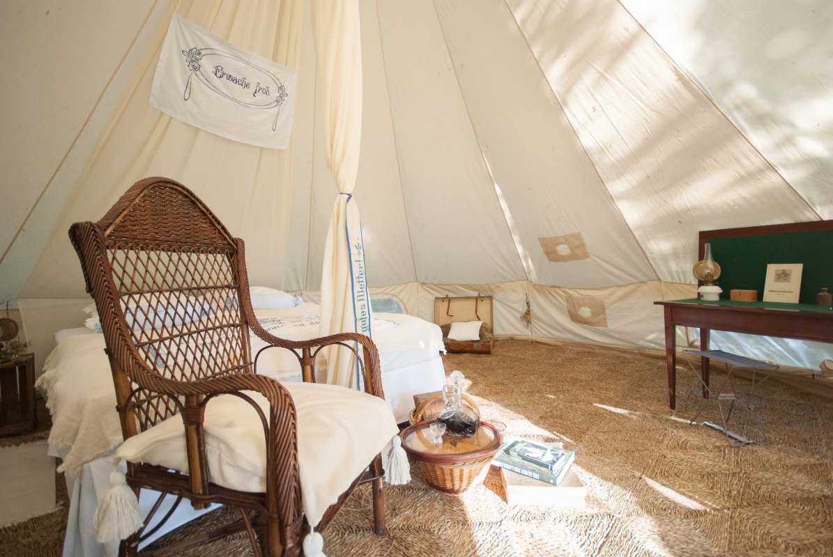 Spojrzenie do wnętrza apartamentu z oczkiem wodnym, &copy; Gutshaus Scharpzow