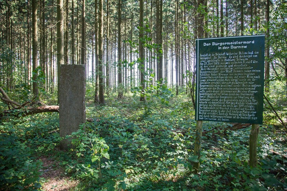 Memorial plaque with memorial stone // © Frank Burger Memorial plaque with memorial stone // © Frank Burger