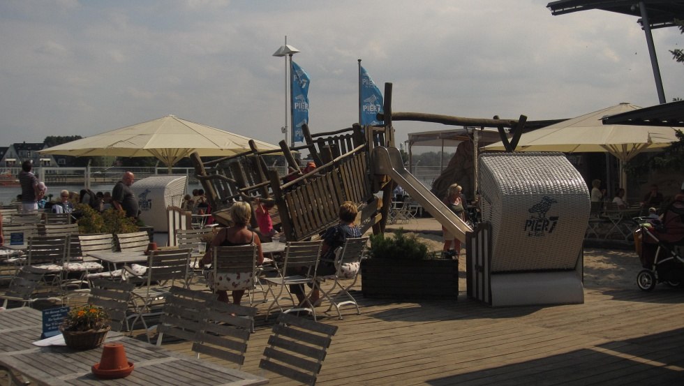 Gezellig feesten en tegelijkertijd schepen kijken, © TZRW - Brit Innocenti