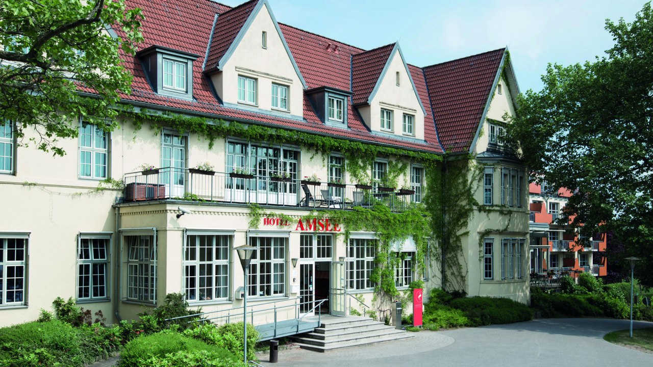 Exterior view of the main building Amsee // © Hotel Amsee GmbH Exterior view of the main building Amsee // © Hotel Amsee GmbH