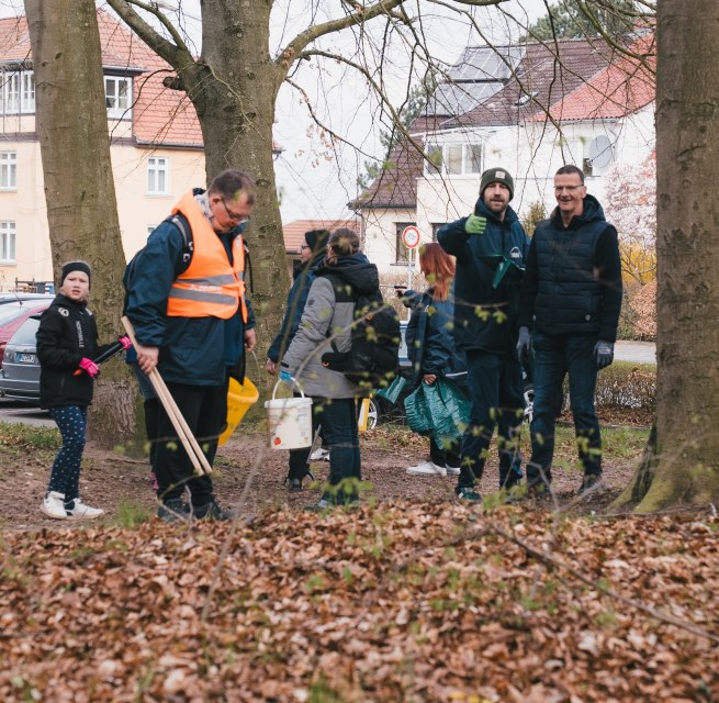 Pomocnicy zbierają śmieci // &copy; Rostock M&uuml;llfrei e.V.