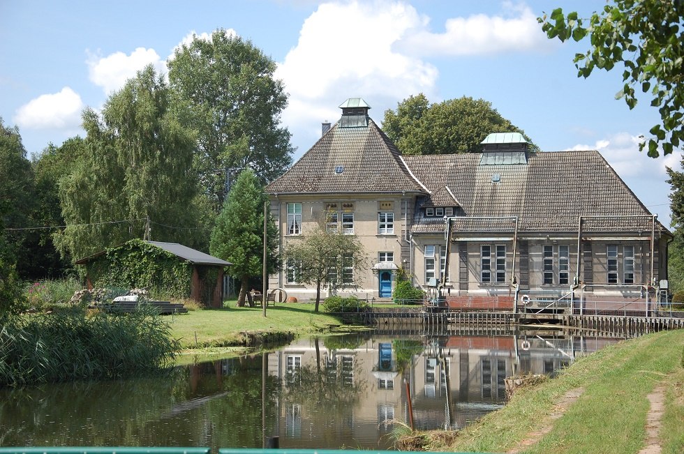 Water hikers pass the Hechtsforth lock between Neustadt and Grabow. // &copy; Gabriele Skorupski