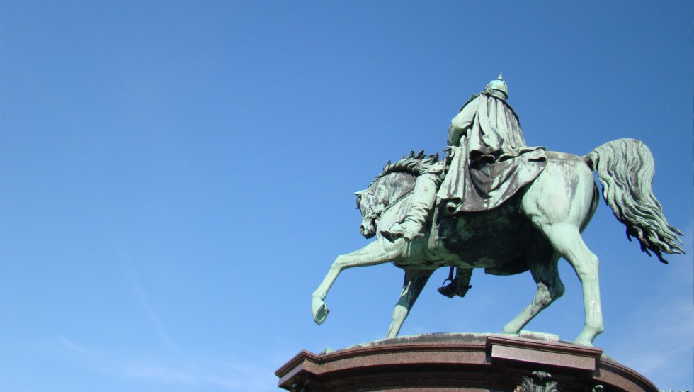 The equestrian statue in the palace garden, &copy; Tourismusverband Mecklenburg-Schwerin