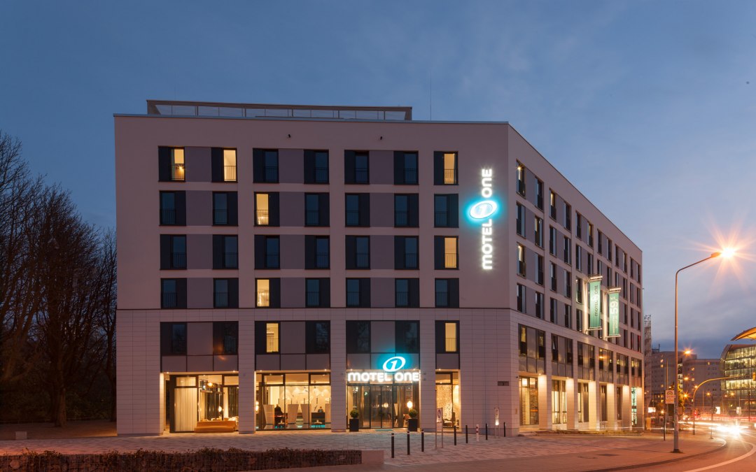 Widok z zewnątrz Motel One Rostock, © Motel One Rostock